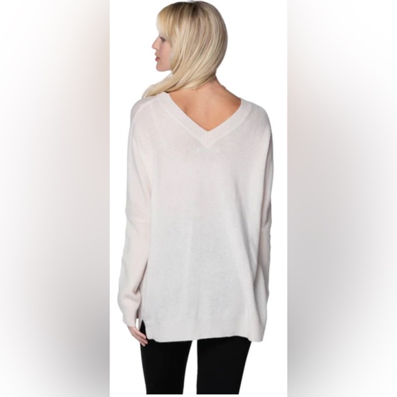 NWT•Subtle Luxury •100% Cashmere Reversible Easy V-Neck Sweater• - Picture 2 of 11